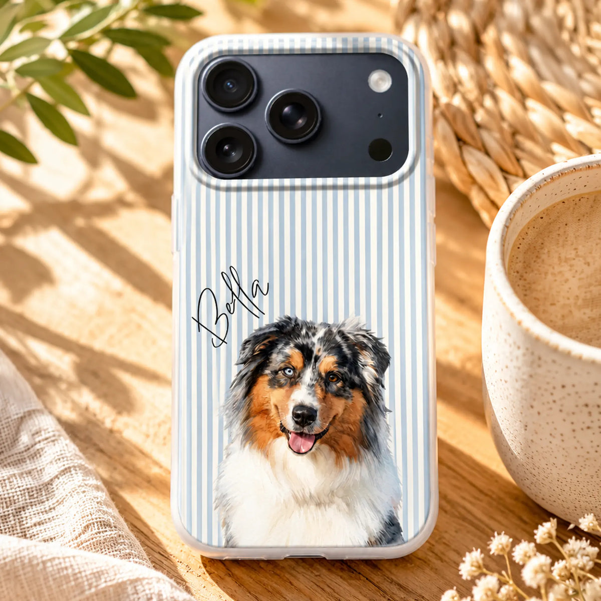 Personalisierte Handyhülle mit Streifen und Hund im Wasserfarbenstil